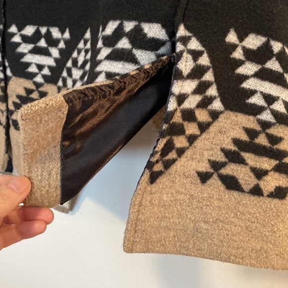 Me Jane Buckle Boho Aztec Vest with Sherpa Collar - Picture 7 of 11